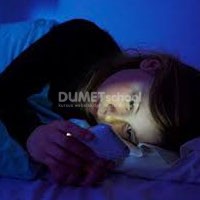Bahaya Main Handphone Sebelum Tidur