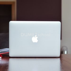 Apakah Membuat Aplikasi iOS Harus Punya MacBook?
